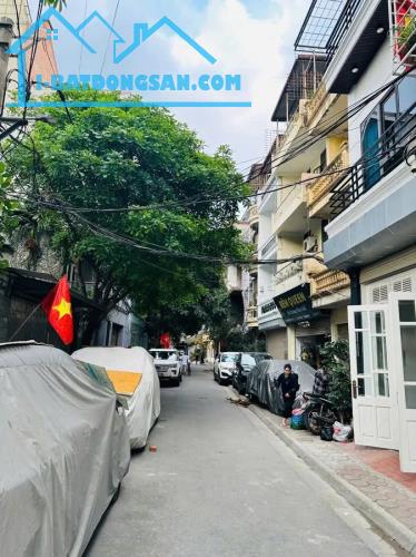 Bán Gấp nhà Phố Nguyễn Văn Cừ, Long Biên, 55m2, Lô góc, ô tô vào nhà, Giá 18.9 tỷ