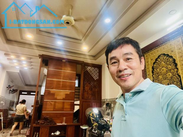 Giảm gần 2 tỷ, Chủ nhà chơi lớn tặng Toàn bộ Nội thất Gỗ quý