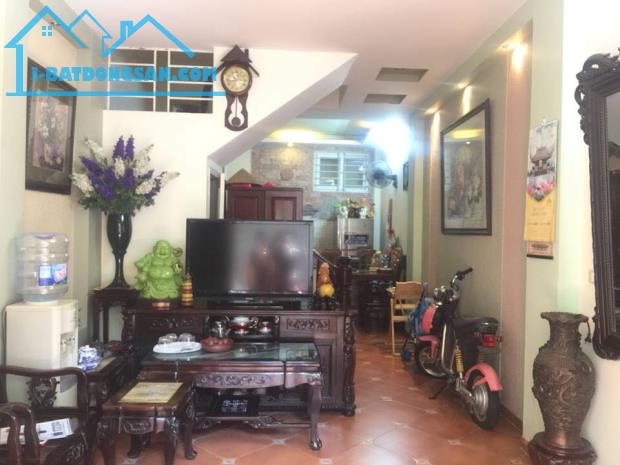 Bán nhà 5 tầng lô góc Cự Lộc, Thanh Xuân 42m², MT 5m – KD tốt, gần phố, ô tô – giá 8.9 tỷ