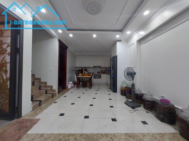 Bán nhà 6 tầng thang máy Khương Đình, Thanh Xuân. Dt 39m², MT 4m – nội thất xịn, gần phố.