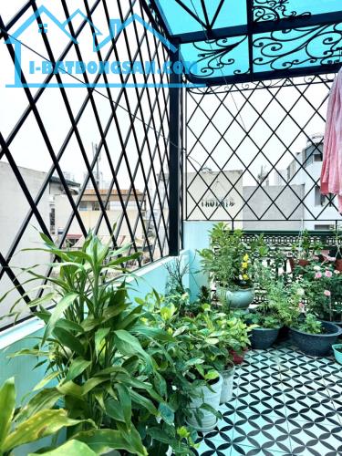 BÁN NHÀ NGUYỄN CHÍNH- HOÀNG MAI, 48 M2, 5 TẦNG, THANG MÁY, GIÁ 15,9 TỶ.