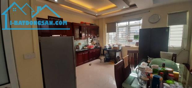 Bán nhà lô góc Khúc Thừa Dụ 55m x 6T, 3 thoáng, gần ô tô, full nội thất đẹp 15,6 tỷ