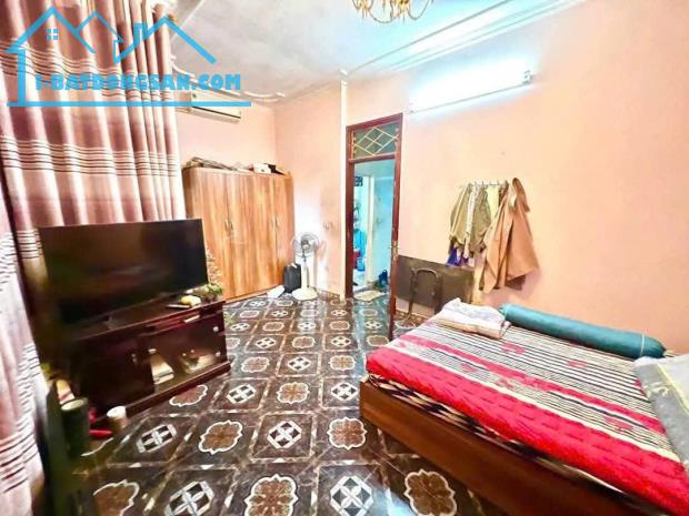 NGUYỄN CHÍ THANH - MẶT TIỀN RỘNG - GẦN PHỐ - GARA - Ô TÔ VÀO NHÀ - 70M² NHỈNH 20 TỈ