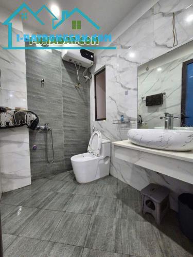BÁN NHÀ NGÕ 272 NGỌC HỒI, 30M2 X 5 TẦNG MỚI ĐẸP, 10M MẶT ĐƯỜNG BỜ SÔNG, SỔ VUÔNG VẮN
