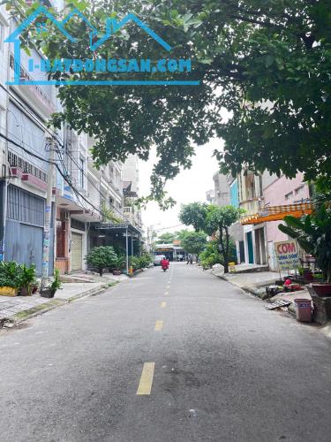 Nhà MT cho thuê 40/tháng 5 lầu 8x20 chỉ 19 tỷ Xã Bà Điểm Huyện Hóc Môn