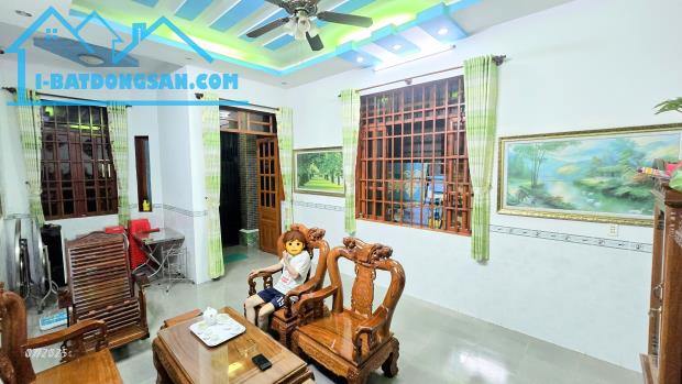 NHÀ SẠCH ĐẸP - Tường Xây 20cm Chắc Chắn - Đường Thông Xe Hơi - Phường Tân Phong, Biên Hòa,