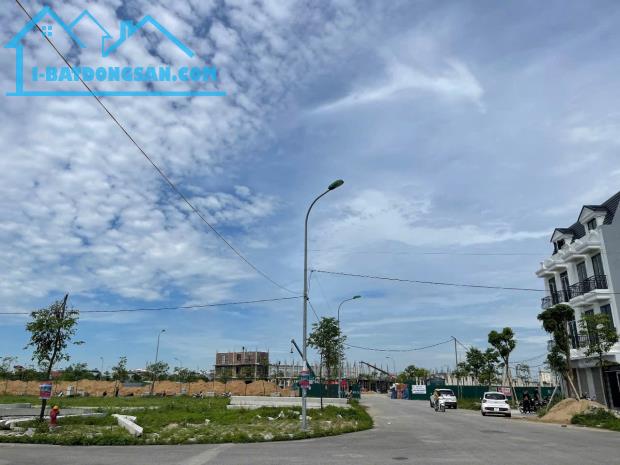 Cần bán nhà xây thô 3 tầng Phường Đông Hương, Thành phố Thanh Hóa, KĐT 3208, 90m2 giá tốt