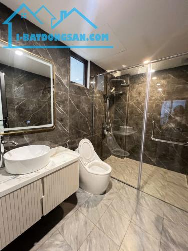 BÁN NHÀ, LÔ GÓC TAM TRINH - HOÀNG MAI, DT 64 M, 5 TẦNG, TM, MT 4,5 M, GIÁ 14,8TỶ.