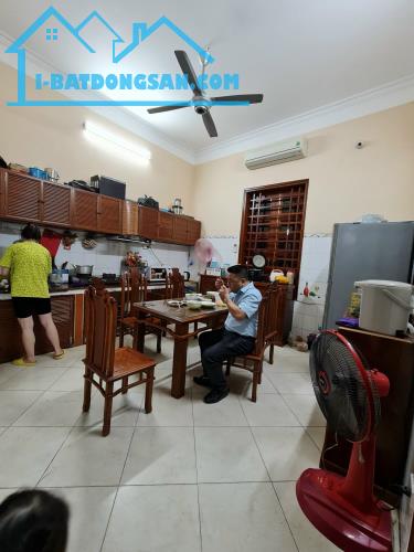 Bán biệt thự Trịnh Công Sơn otô đỗ cổng gần phố đi bộ 114m 24,3 tỷ