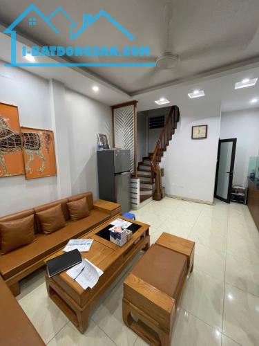 Siêu phẩm Trung Kính 36m² x 5T, MT 4.3m, ngõ thông, ô tô, gần phố, Full Nt, 9.2 tỷ