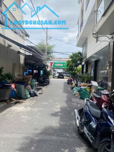 NHÀ HẺM NHỰA 8M XE HƠI LÊ THÚC HOẠCH CÁCH MT CHỈ 20M NHÀ 3 LẦU ST 4x16M GIÁ 7.2TỶ LH 09369
