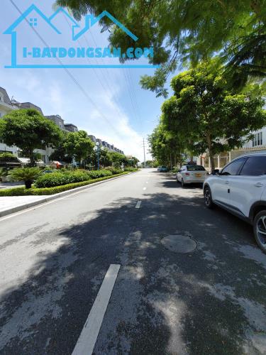 BIỆT THỰ GẦN HỒ, 280M2, MT 15M, HƯỚNG ĐB DỰ ÁN LIDECO – BẮC QUỐC LỘ 32(0915458886)