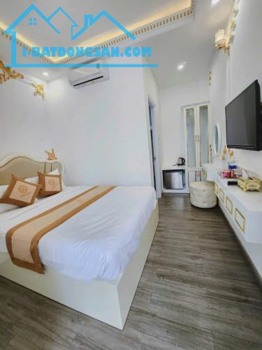 Cần bán khách sạn 4 lầu góc 2 mặt tiền đường số 4 KDC Hồng Phát, An Bình, Cần Thơ - 27 tỷ