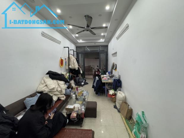 Bán nhà nguyễn chính 43m2 3 tầng còn mới – ô tô gần - giá 6.4 tỷ