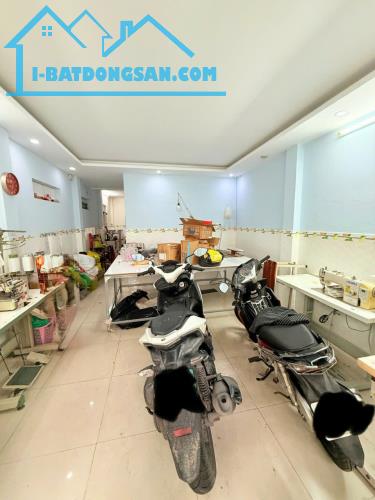 Nhà hẻm ô tô, gần Sacombank Lạc Long Quân, Tân Bình, 5.2 tỷ
