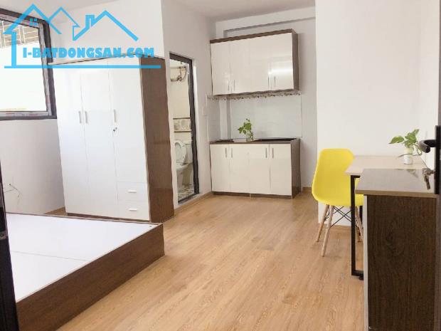 Bán tòa nhà dịch vụ Xuân Thủy phân lô gần ô tô 120m 7 tầng thang máy MT 10m giá 29,6 tỷ