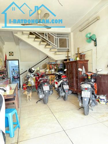 Bán nhà MT Trần Kế Xương, P.7, Phú Nhuận: 4,2 x 25, giá: 22,5 tỷ.