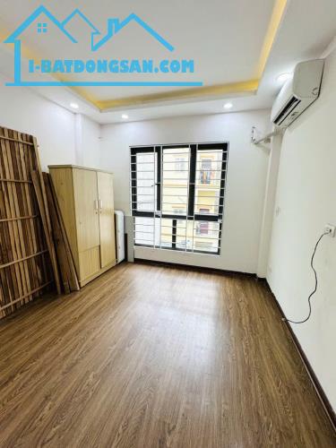 Siêu hiếm Kim Giang nhà đẹp 35m 4 t nhà mặt ngõ ba gác đỗ cửa tiện ích sẵn có giá 6.9 tỷ