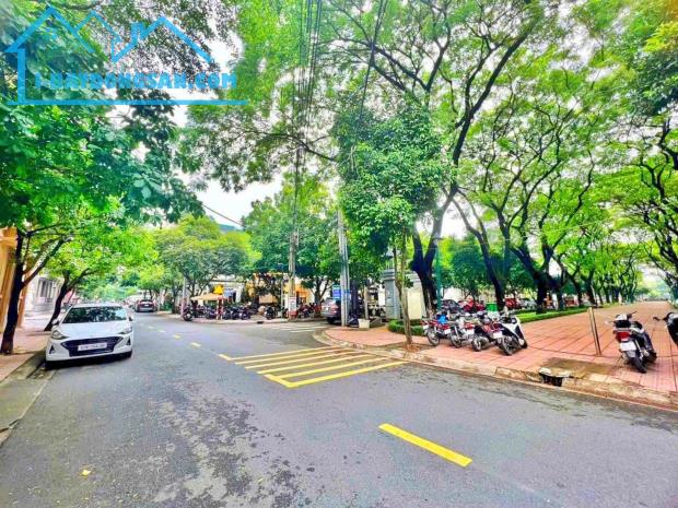 Giá 25 tỷ. Bán 3 lô góc 2 mặt tiền đường D12, D2D, Thống Nhất. 12x18m 216m. SHR.