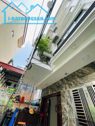 Bán nhà trung tâm Cầu Giấy 35m x 5T – Ngõ thông, ô tô, Kd, gần phố, full NT – 8,35 tỷ