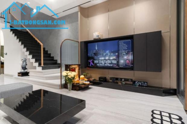 Biệt Thự Hiếm 185m² – Lô Góc – Gần Phố Lạc Long Quân – View Hồ – Giá 43.5 Tỷ!