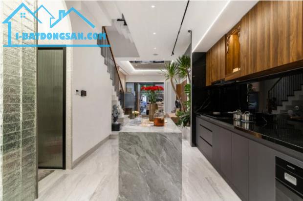 Biệt Thự Lô Góc Nguyễn Đình Thi – 170m² – View Hồ Tây Tuyệt Đẹp – Giá Rẻ Chỉ 39.8 Tỷ
