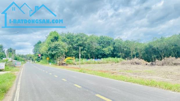 KẸT TIỀN CẦN SANG LẠI 1 MẪU ĐẤT (10.000M2) SHR DẦU TIẾNG TPHCM SÁT TỈNH LỘ 749 GIÁ 3 TỶ