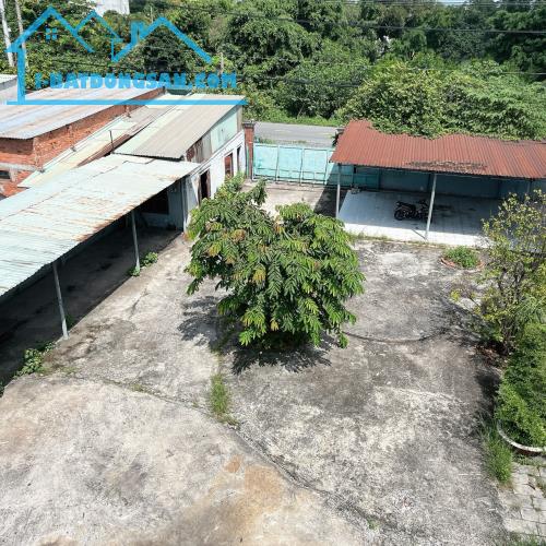 Diện tích khủng: 1.312m² ngang 26m x dài 55m Mặt tiền đường