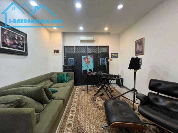 Bán biệt thự D2D, P. Thống Nhất, Biên Hòa: 9 x 18 (nở hậu: 13m), giá 18,9 tỷ.