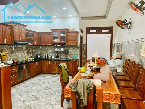 Chủ định cư giá gần 3 tỷ cho căn nhà 5 tầng tại Trung Mỹ Tây Quận 12