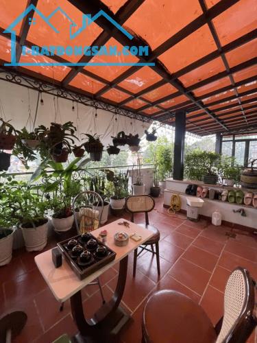 BÁN TÒA NHÀ LÔ GÓC PHÙNG HƯNG- HOÀN KIẾM, 110 M2, MT 10M, GIÁ 138 TỶ.