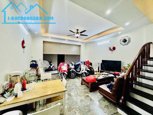 Bán nhà đẹp phố Yên Lạc ,Ô tô qua nhà 5 tầng mới, ngõ thông gần phố, Giá cực tốt!