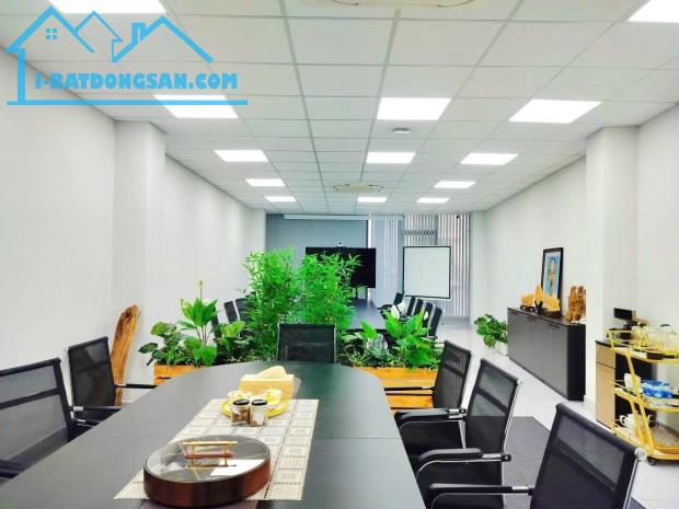 BÁN GẤP TOÀ NHÀ VĂN PHÒNG 8 TẦNG - DT 190m2 NỞ HẬU - MẶT TIỀN ĐƯỜNG NGUYỄN VĂN NGHI