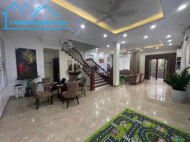 Bán Biệt Thự KĐTM Phú Lương Hà Đông Nội Thất Vip Vỉa Hè Rộng 200m², 240m2 Giá Nhỉnh 40 tỷ