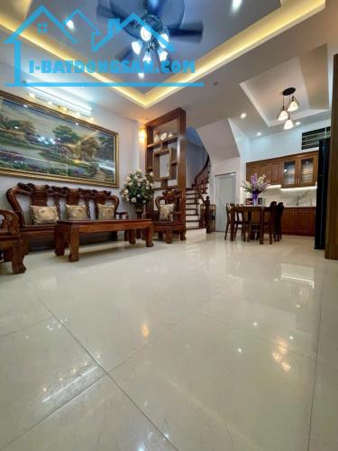 Nhà phân lô Dương Quảng Hàm gần ô tô 40m x6 tầng MT 4,8m giá 11,5 tỷ