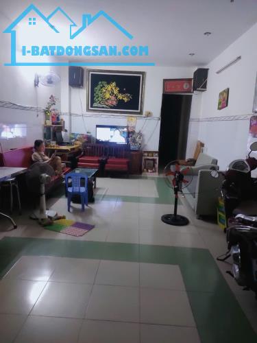 Cần bán nhà mặt tiền đường Trinh Hoài Đức DT 90m cấp 4