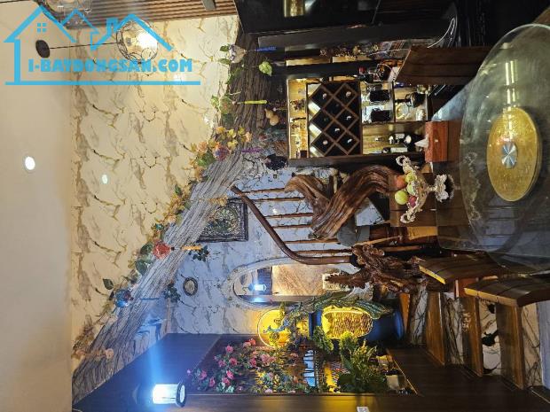 Bán nhà Xuân Thủy Cầu Giấy 36m x 5T, MT 4.8m, ngõ thông, ô tô, NT sang xịn, 8.2 tỷ
