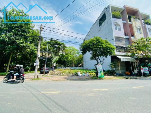 Giá 25 tỷ. Bán 3 lô đất góc 2 mặt tiền siêu hiếm đường D12 khu D2D Võ Thị Sáu. 12x18m.216m