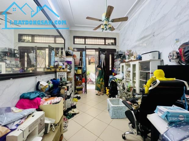 BÁN NHÀ PHỐ -YÊN LÃNG-QUẬN ĐỐNG ĐA-PHÂN LÔ-Ô .GẦN Ô TÔ -VỪA Ở VỪA KINH DOANH