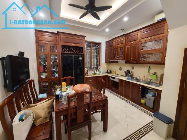 Bán nhà phố Nguyễn Tri Phương, 35m2 x 5 tầng