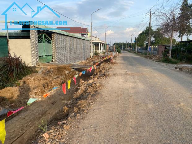 Kèo Thơm Chủ cần Tiền Bán Gấp Lô Đất 1139m2 Mặt Tiền Đương HƯƠNG LỘ 15 Chỉ 3Tỷ2 Thương Lư