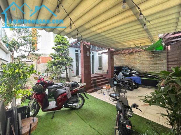 BIỆT THỰ 4 TẦNG MẶT TIỀN TRƯƠNG VĂN THÀNH – DT 235M2 (NGANG10M) – NỘI THẤT GỖ CĂM XE