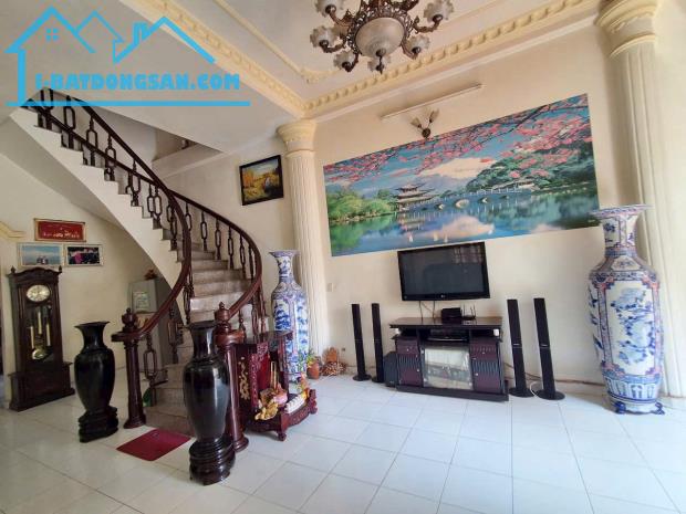 Bán biệt thự 19.5 tỷ, 2 tấm, 8x20m, mặt tiền đường số 11, Phường Bình Trị Đông B