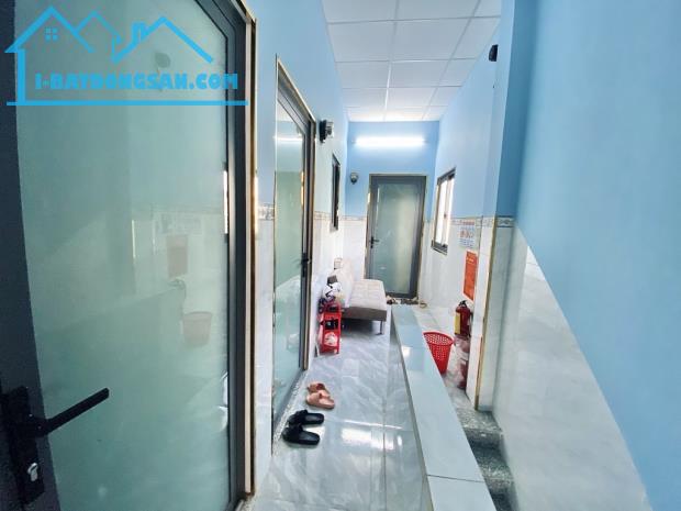 CHDV 30 PHÒNG KHÉP KÍN NGAY CỘNG HOÀ - 5 TẦNG - DT 5M x 25M - THANG MÁY-DÒNG TIỀN ỔN ĐỊNH