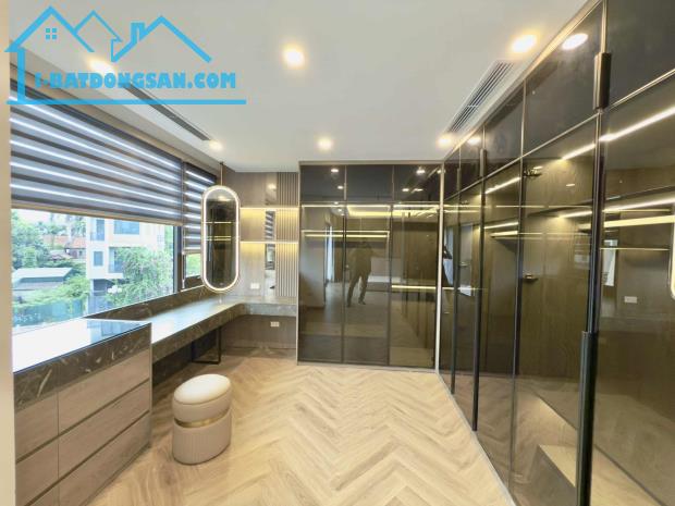 SIÊU PHẨM 8 TẦNG MẶT HỒ, FULL ĐỒ, GARA 2 Ô TÔ, Ở SƯỚNG, NGỌC THUỴ - LONG BIÊN. HƠN 20 TỶ
