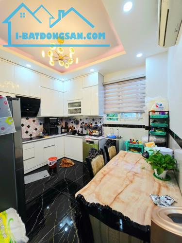 Bán Nhà Đẹp Giá Rẻ Âu Dương Lân Quận 8 – 3 Tầng – 4PN – Hẻm Xe Hơi – Chỉ 6 Tỷ! Thương lượn