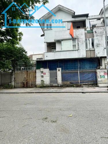Chính chủ bán biệt thự KĐT Văn Phú- Hà Đông- 255M²- 4 tầng thô-view vườn hoa giá chỉ 4x tỷ