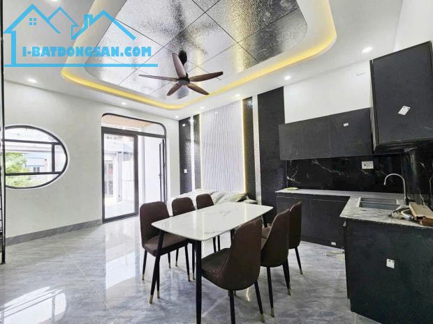 GIẢM :120.TRIỆU CÒN : 2TỶ.590 TRIỆU NHÀ 1 TRỆT 1 LẦU – SÂN Ô TÔ THỔ CƯ