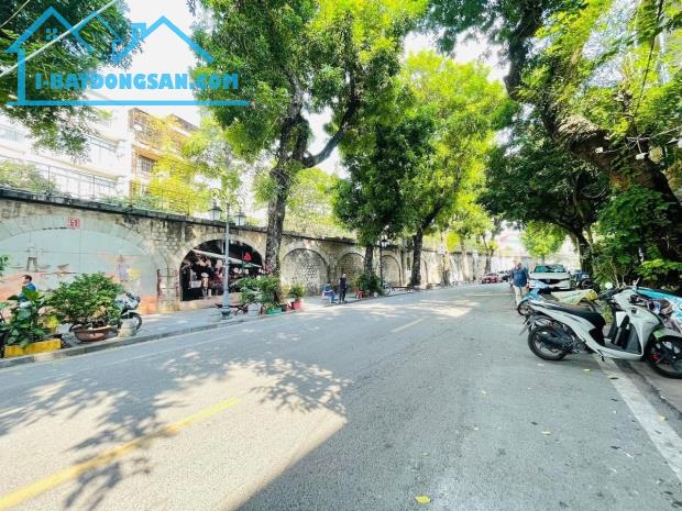 Bán Nhà Mặt Phố Phùng Hưng Hoàn Kiếm 104m2-4T MT5,5m 1 SỔ 1 CHỦ 89,5 Tỷ Có Thương Lượng.