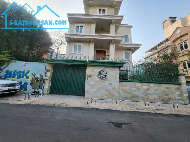 GẤP!! Biệt Thự VIP Nguyễn Thành Ý, Q1: 12,5m x 20m, 3 lầu, Giảm sâu 155 tỷ về 115 tỷ